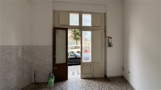 Centrale Locale Artigianale a Piano Terra e Pertinenziale Deposito al Piano S1